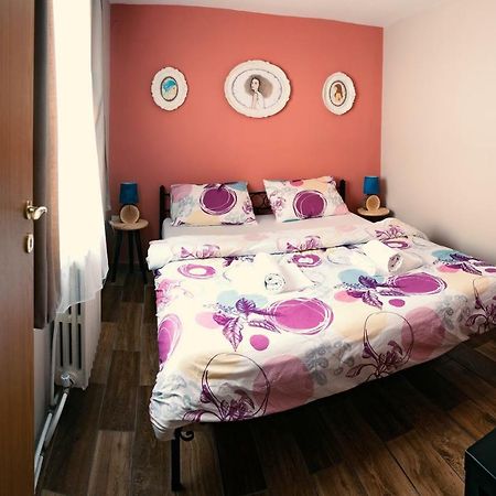 סקופיה Universe Hostel מראה חיצוני תמונה