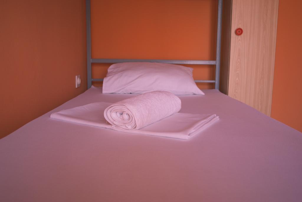 סקופיה Universe Hostel חדר תמונה