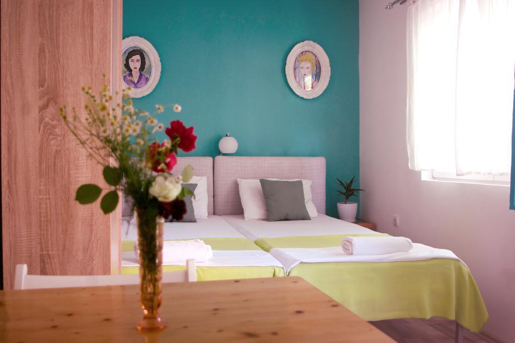 סקופיה Universe Hostel מראה חיצוני תמונה
