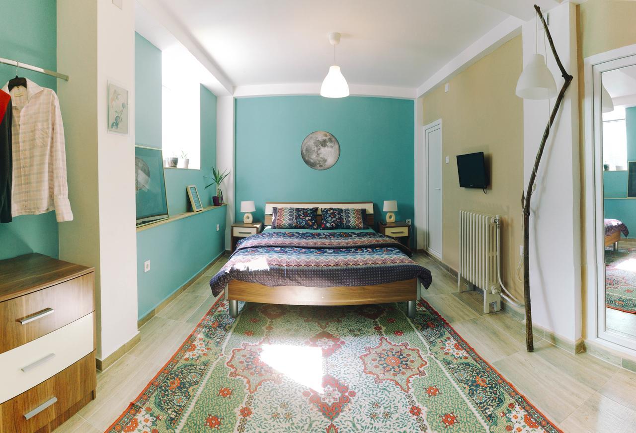 סקופיה Universe Hostel מראה חיצוני תמונה